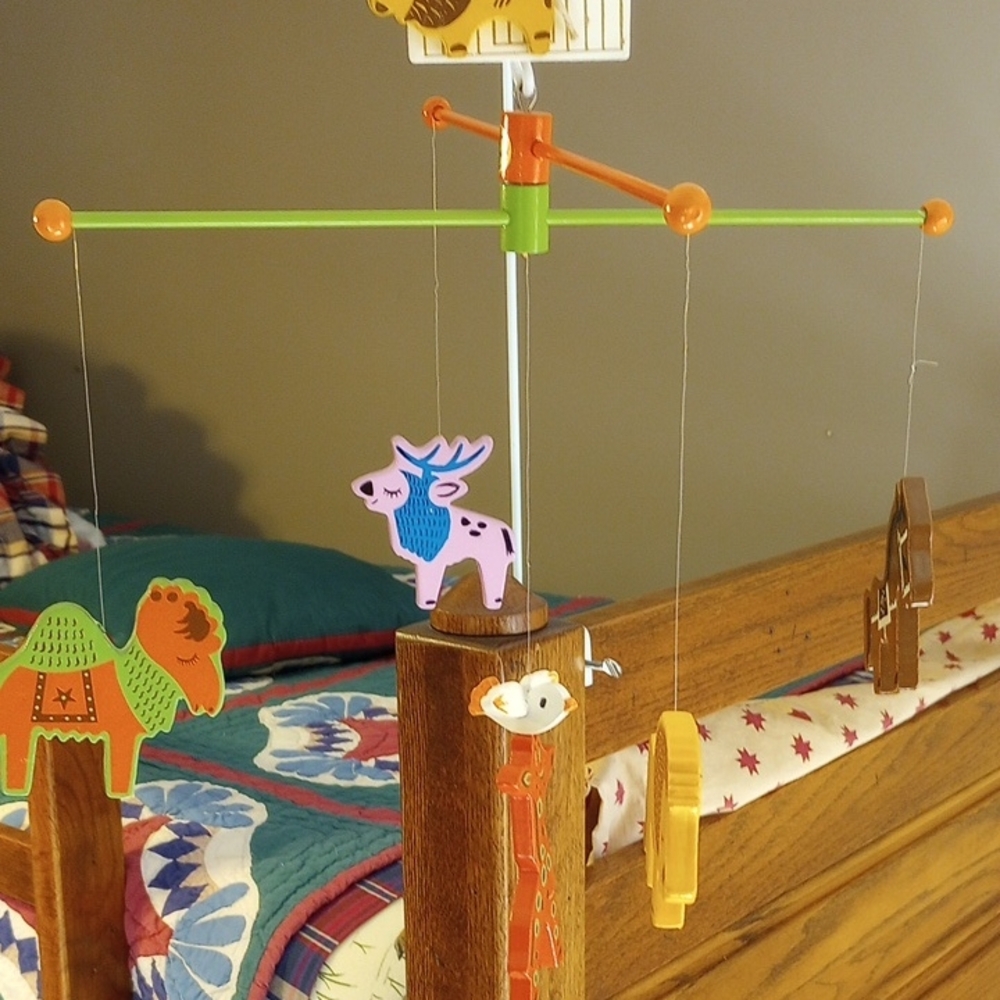 Vintage Baby Bed Mobile for Babies With Music Box - Picture 1 of 12